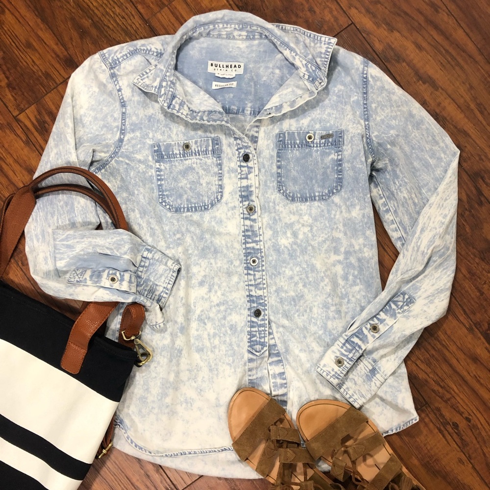 Bullhead light acid wash button front shirt